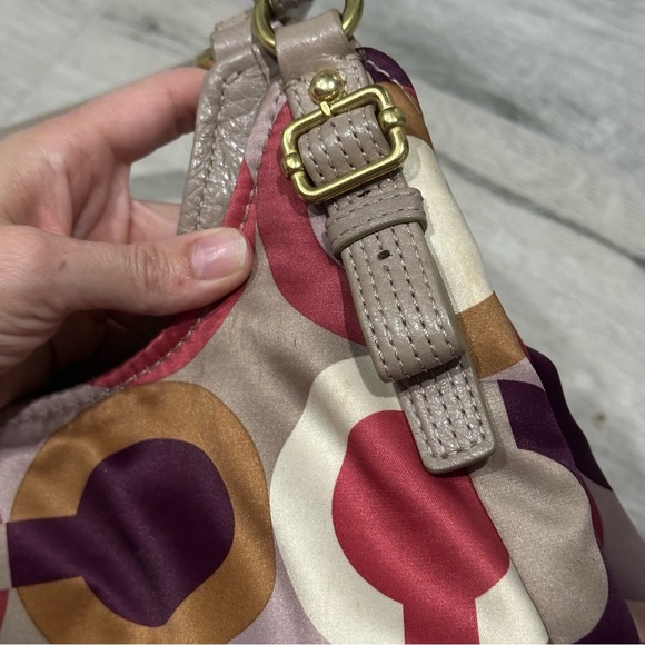 Coach Madison Graphic Op Art Maggie Bag - Picture 6 of 16